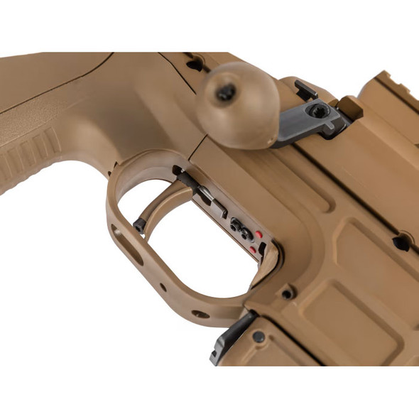 AMBIDEXTROUS CONTROLS
The ambidextrous controls are well within the reach of the firing hand and are large enough to be also operated with gloves on. The robust and fully adjustable trigger unit can be detached for maintenance and adjustment without further disassembling the weapon.