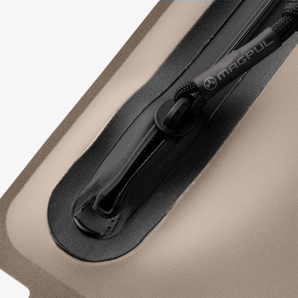 Magpul DAKA Waterproof Window Pouch, Medium - Flat Dark Earth