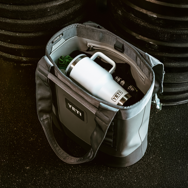 YETI Rambler Travel Straw Mug w/ Colour-Matched Straw Lid, 887 mL / 30 oz: Black