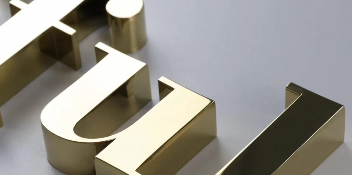 Mirror polished stainless steel 3D letter, reflective surface