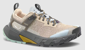 Side view of the pedroc 2. Here we see the sturdy but lightweight synthetic materials and the responsive cushioning.