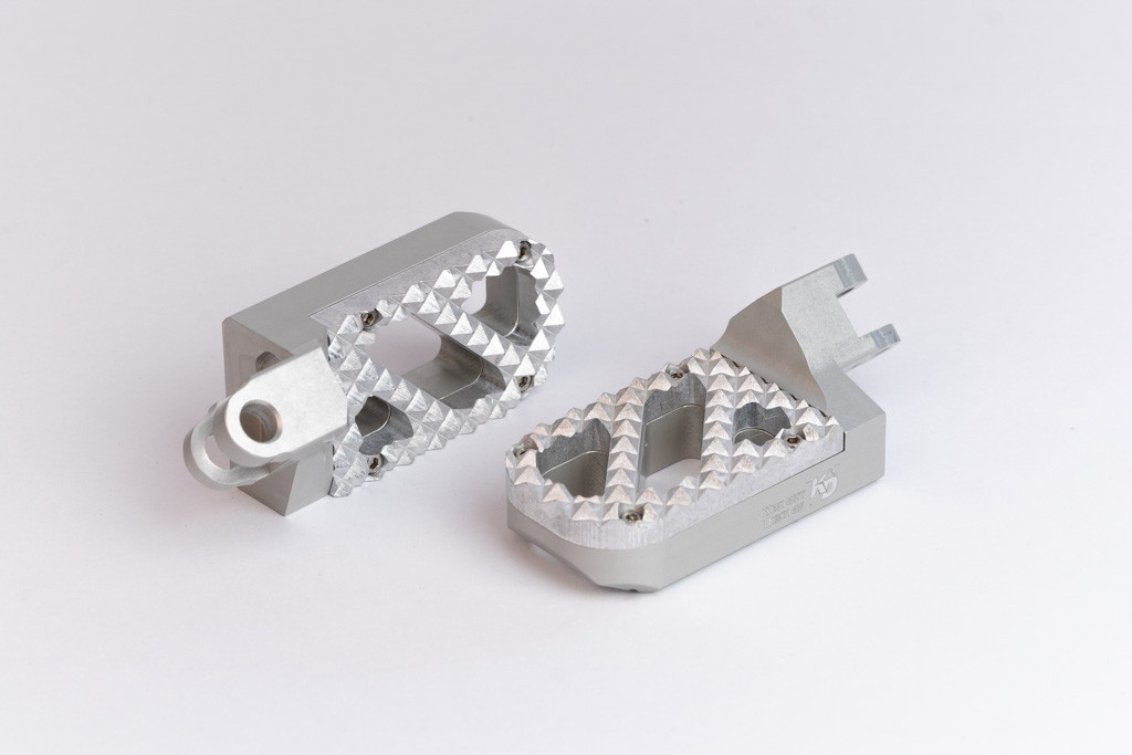 Kawasaki Lowered Wide Foot Pegs Silver - Hunter