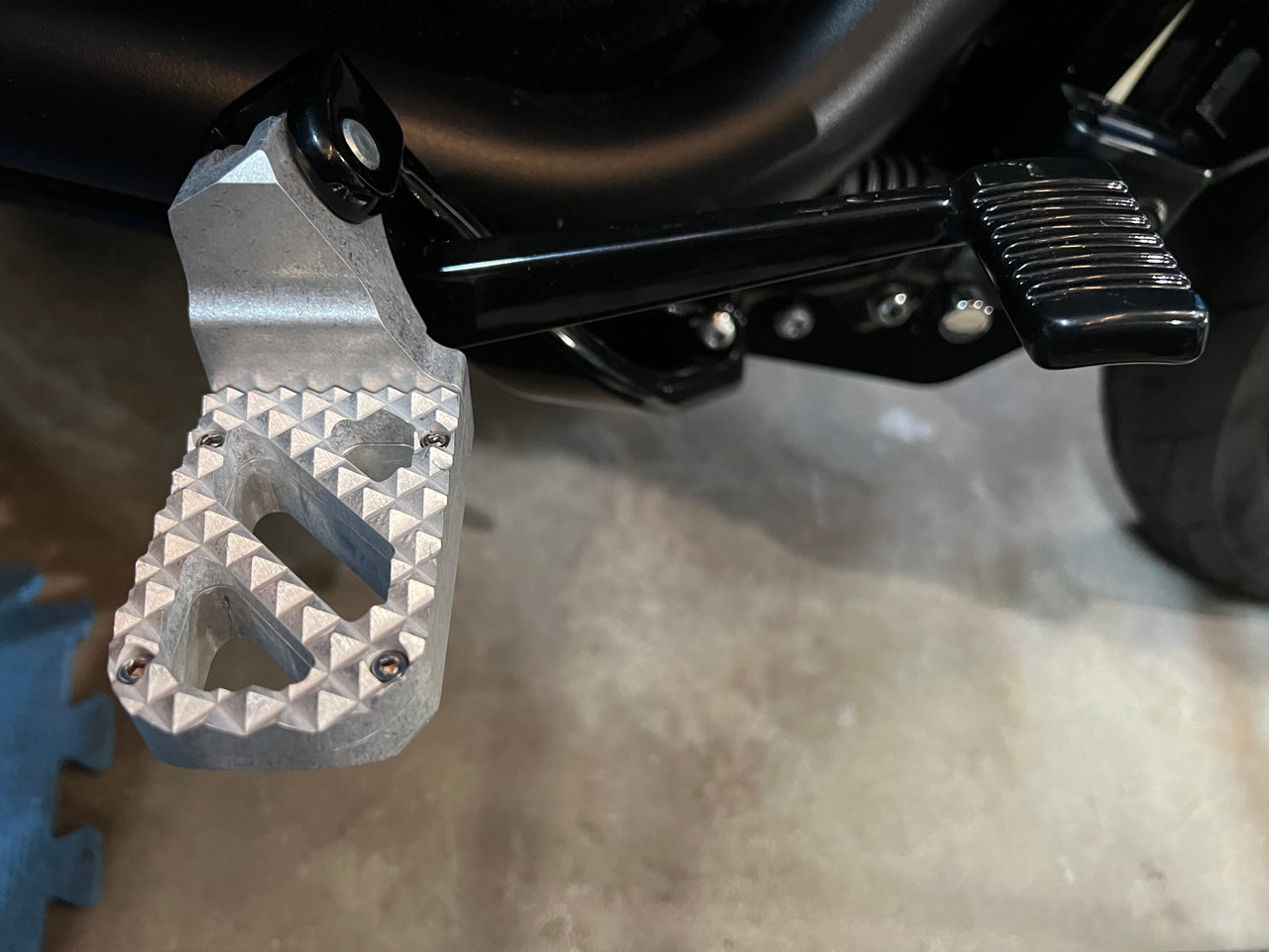 2 Inch Lowered Wide Foot Peg for Harley Mid Control Mounted Brake Side