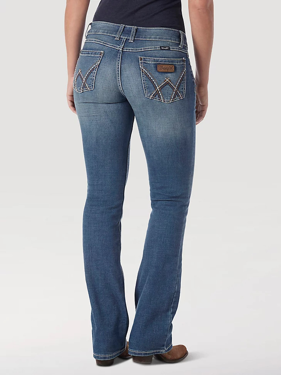 Wrangler Women's Jeans - Mid Rise - Essential Denim / Boot Cut