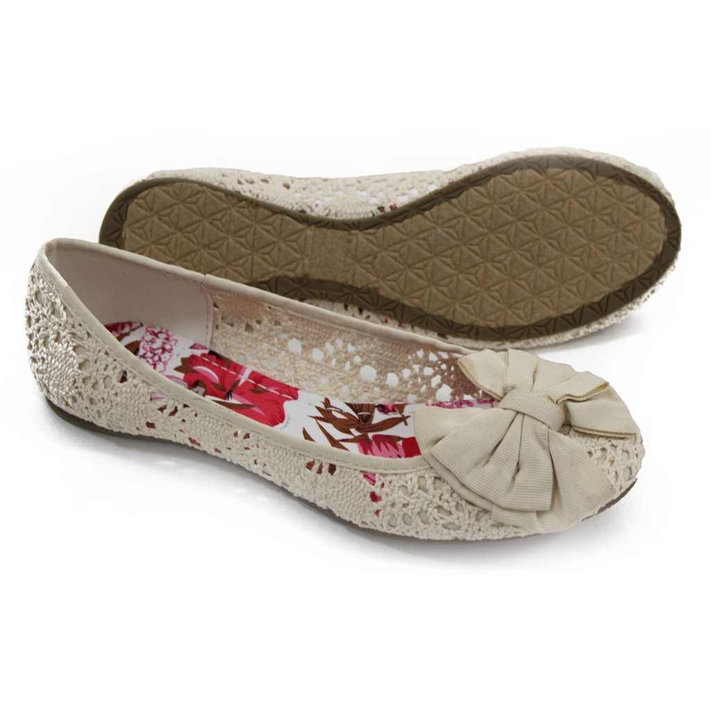 Soda Shoes Women's Crest Crochet Bow Flats