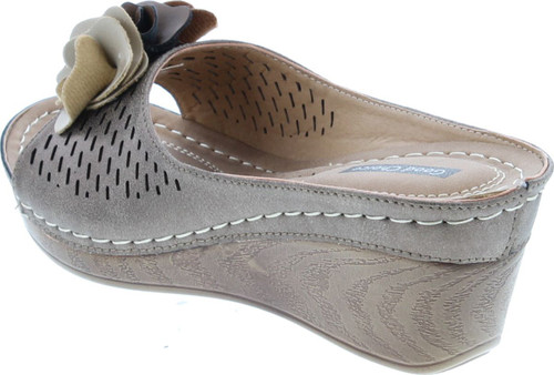 Gc Shoes Women's Sydney Rosette Slide Wedge Sandals