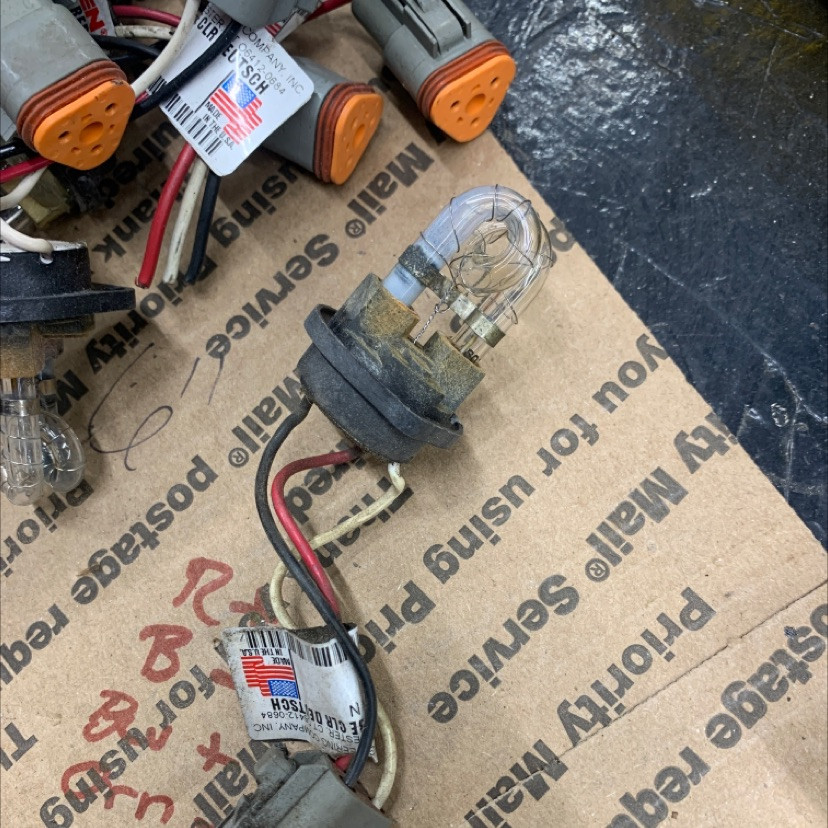 Single Screw Flange style STROBE Hideaway