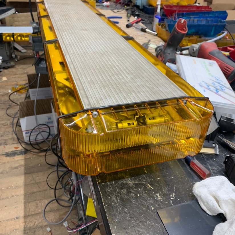 16 strobe 60" Whelen edge 9000