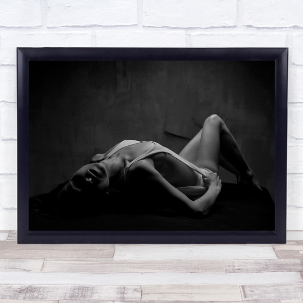 Portrait Black & White Model Woman Lying Sensual Sensuality Anonymous Dark Print