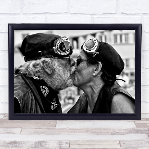 Festival Motard Kiss Cascais Love Couple Goggles Black & White Harley Print