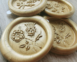 Rose and Thistle D4 Wax Seal Stickers in 9ct Gold Rose and Thistle D4 Wax Seal Stickers in 9ct Gold