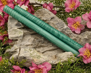 Emerald Pearl 11mm x 15cm Large Gun Sealing Wax - per stick Emerald Pearl 11mm x 15cm Large Gun Sealing Wax - per stick