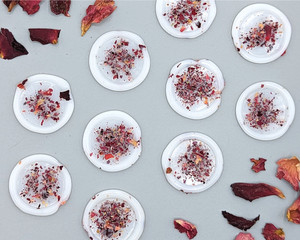 10x Rose Petals in Semi Clear Wax Self Adhesive Wax Seal 10x Rose Petals in Semi Clear Wax Self Adhesive Wax Seal