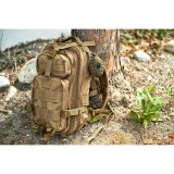 Compact Assault Pack, 24L, coyote tan in use
