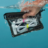 RunOff® Waterproof Pocket, underwater