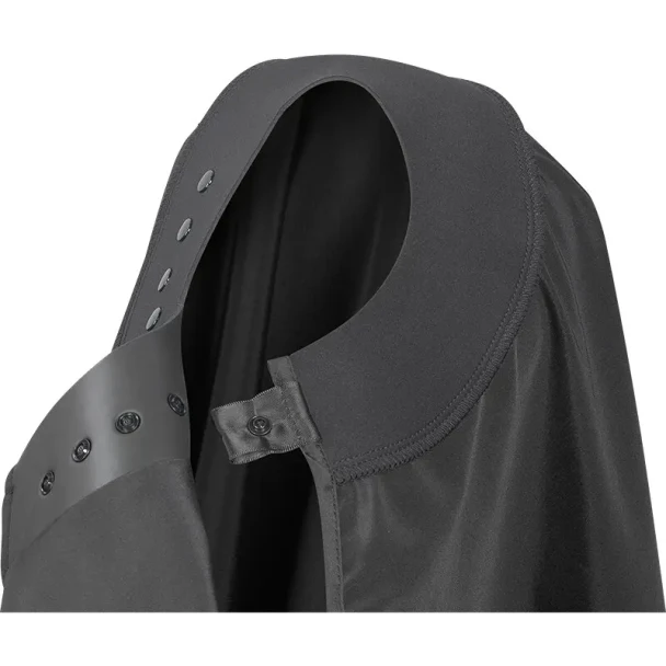 Découvrez la cape de coupe Neo de Sibel. Polyester déperlant, col en néoprène confortable et fermeture à 6 boutons-pression. Dimensions 145 x 155 cm.