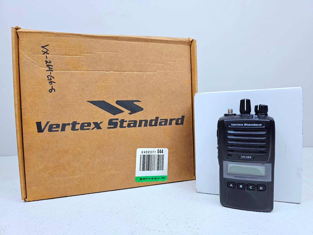 (NEW) Vertex VX-264-G6-5 UHF 403-470 MHz 128 channel 5 Watt (Complete Kit)