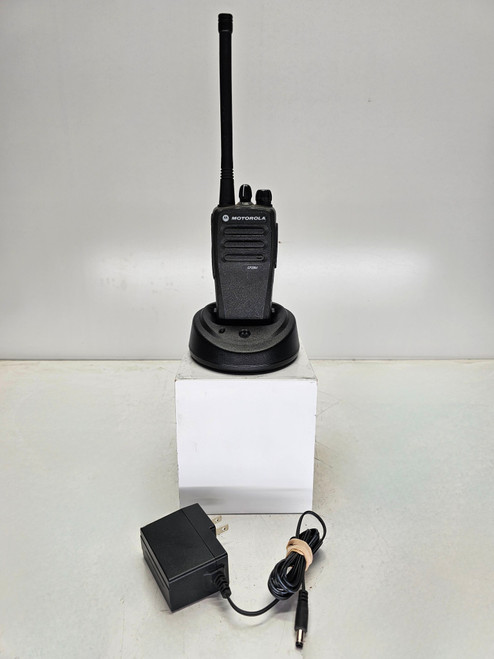 Motorola CP200D - VHF 136-174  MHz 16 Channel 5 Watt Analog Radio (Complete Kit)