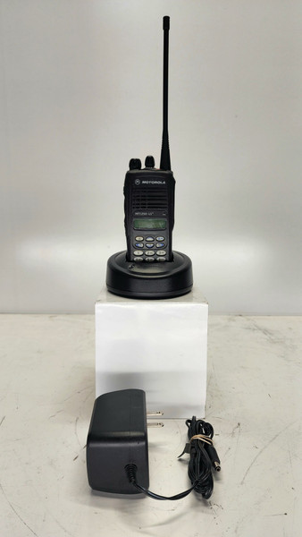 Motorola HT1250 LS+ UHF 32 Ch Radio 450-512MHz Full Keypad AAH25SDH9DP6AN