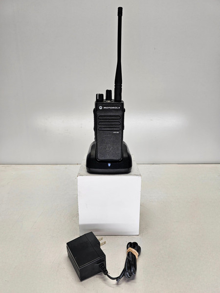Motorola MotoTRBO XPR3300 UHF 403-512 MHz 16 Channel 4 Watt (Complete Kit)