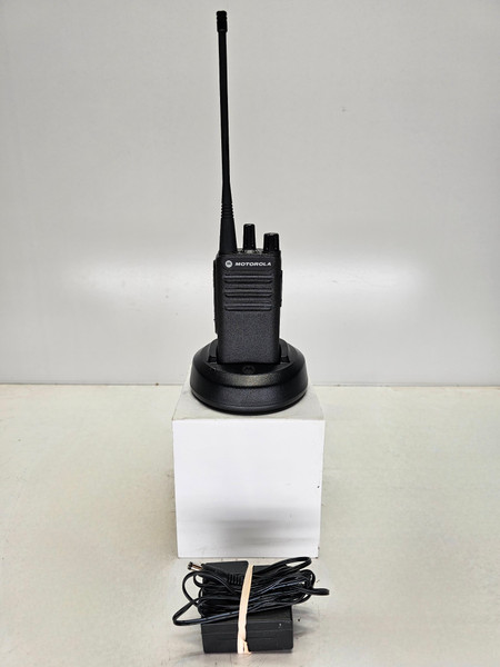 Motorola CP100d UHF 403-480 MHz 16 Channel 4 Watt (Complete Kit)