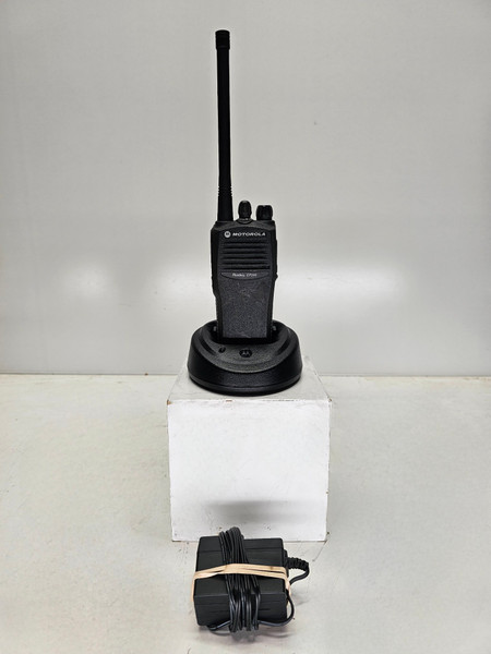 Motorola CP200 VHF 146-174 MHz 16 Channel 5 Watt (Complete Kit)