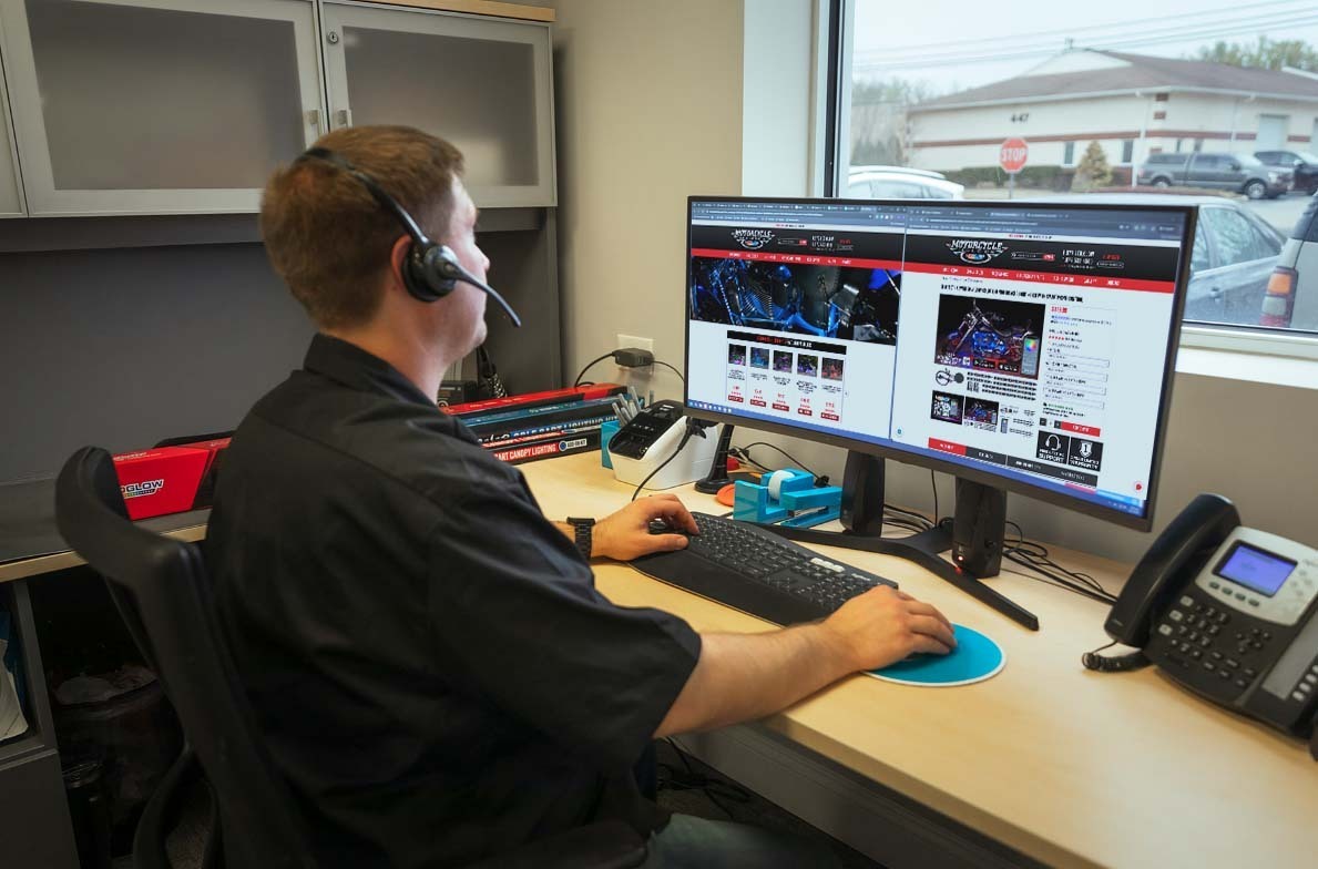 LEDGlow customer support representative ready to help