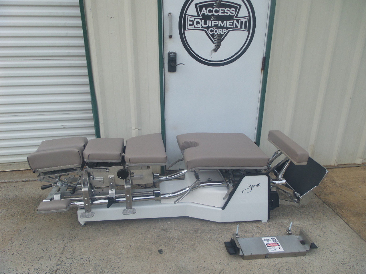 Used Zenith II 320S Hylo Table Includes CD,DD,LD & PD with Tuckaway Footboard 