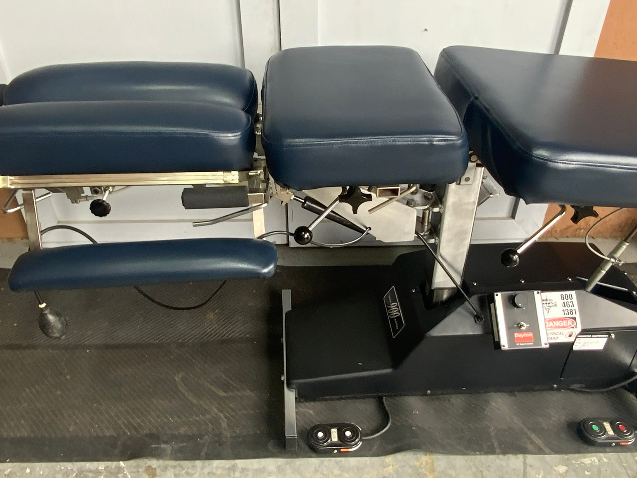 Leander 900 Auto Flexion Elevation Table with 3 drop