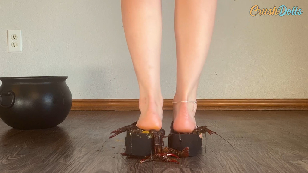 Kore squashes big crawdads inside her wedges and makes a mess