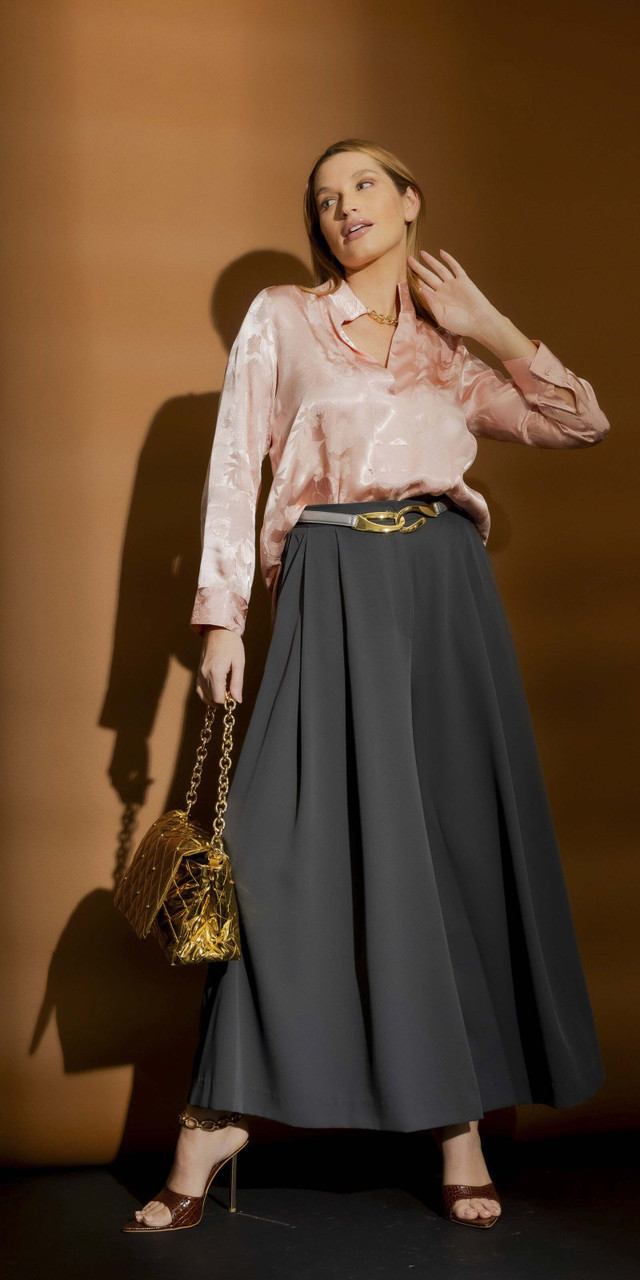 OI-Sept- Greay pants-peach blogger