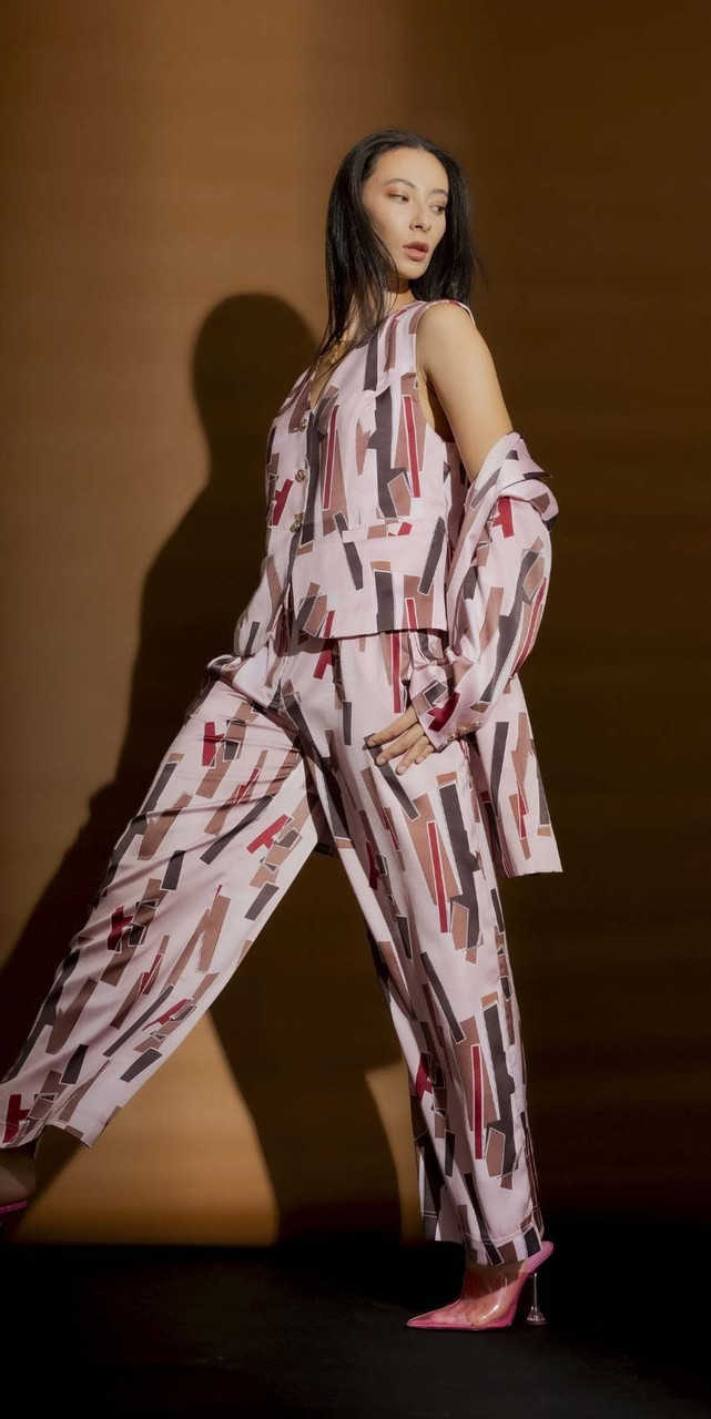 OI - JAN - Pink Shapes Tailored Set