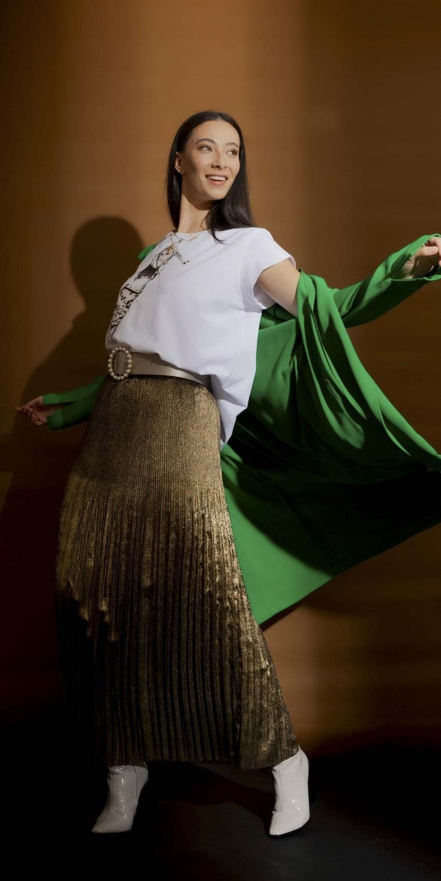 OI - JAN - Gold Skirt with White Tee and Trench