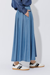 Mid Denim Tencel Pleat Skirt