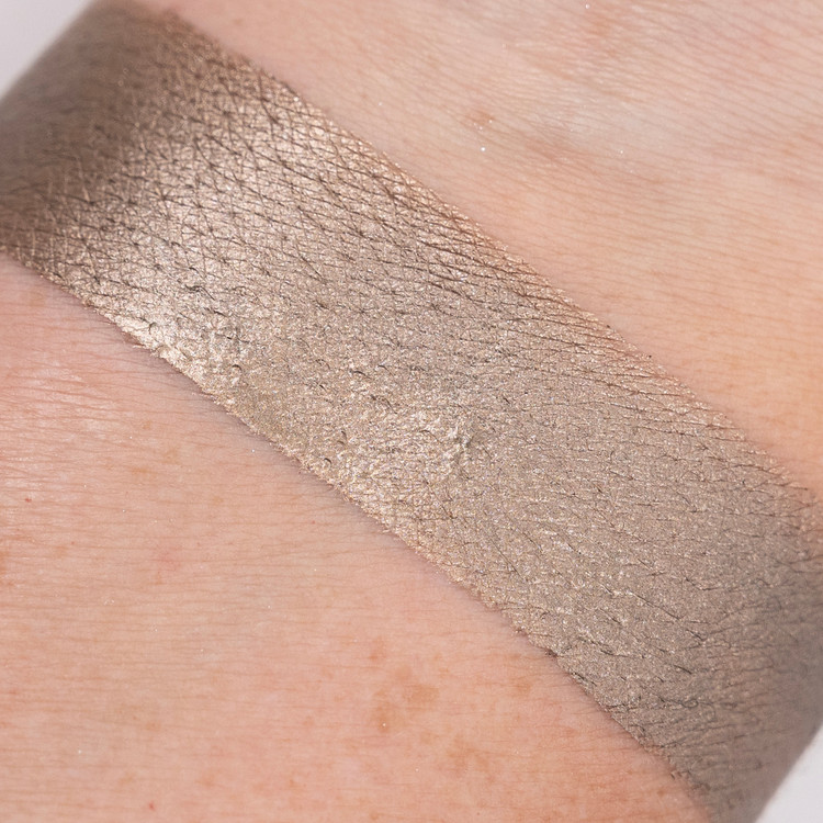 Valiant Defender - Cream Shadow