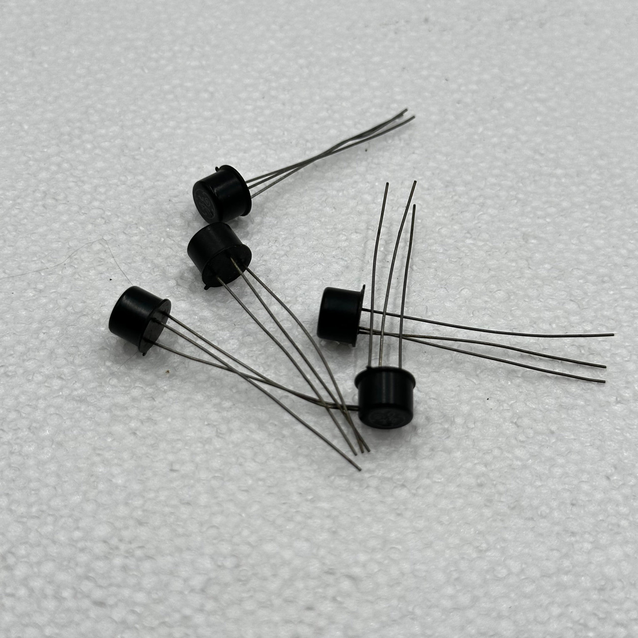 SET OF 5: Black GE 2N526 Germanium Transistors - R&R - Small Bear