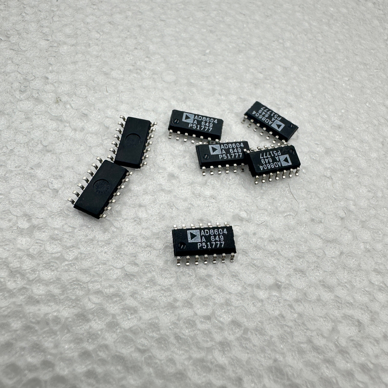 Analog Devices AD8604A IC CMOS 4 Circuit 14TSSOP - synthCube