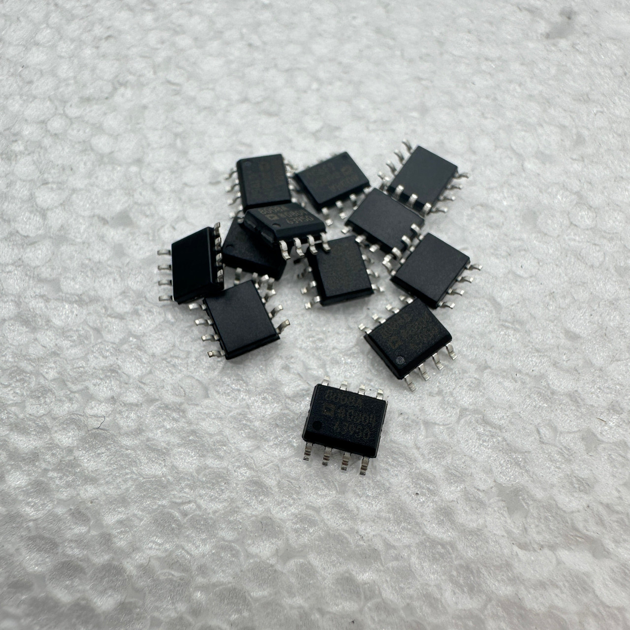 Analog Devices AD8008ARZ IC Op-Amp CFA 2 Circuit 8SOIC - synthCube