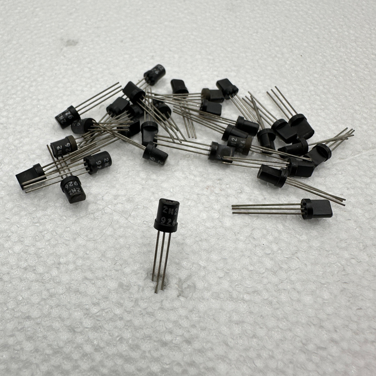 2N2926 Low Noise HIGH GAIN AUDIO NPN Transistor SOLID STATE NOS