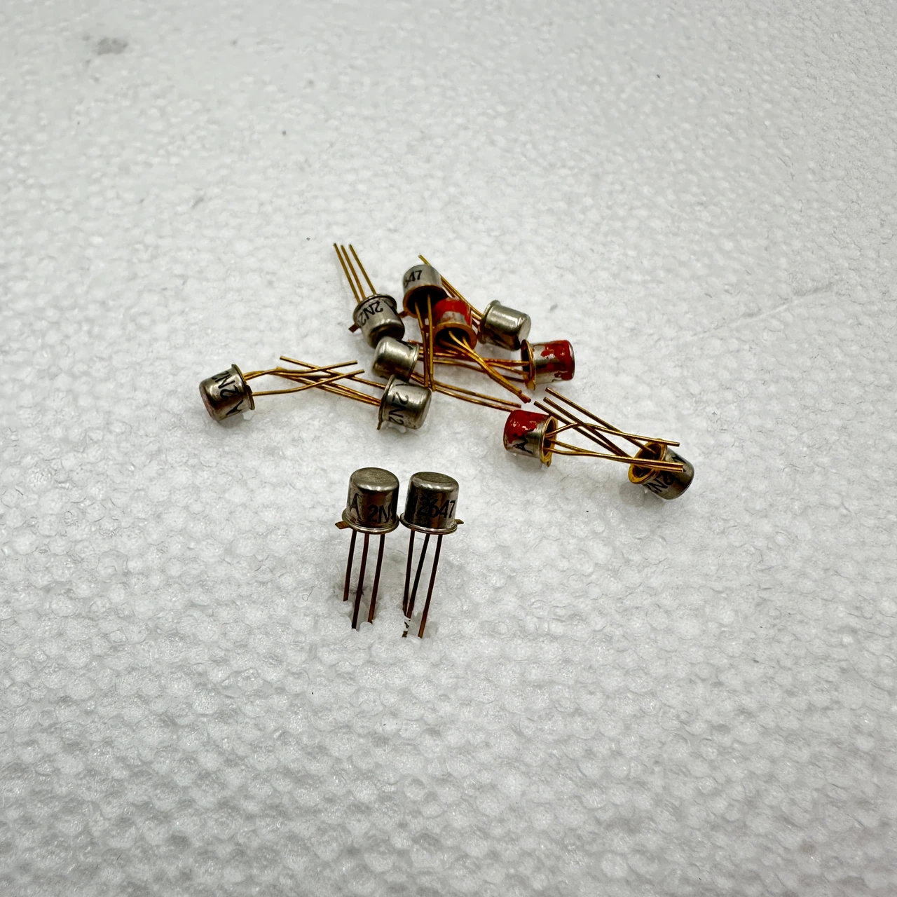2N2647 Silicon PN Unijunction Transistor Motorola Gold Leads TO-18 ...