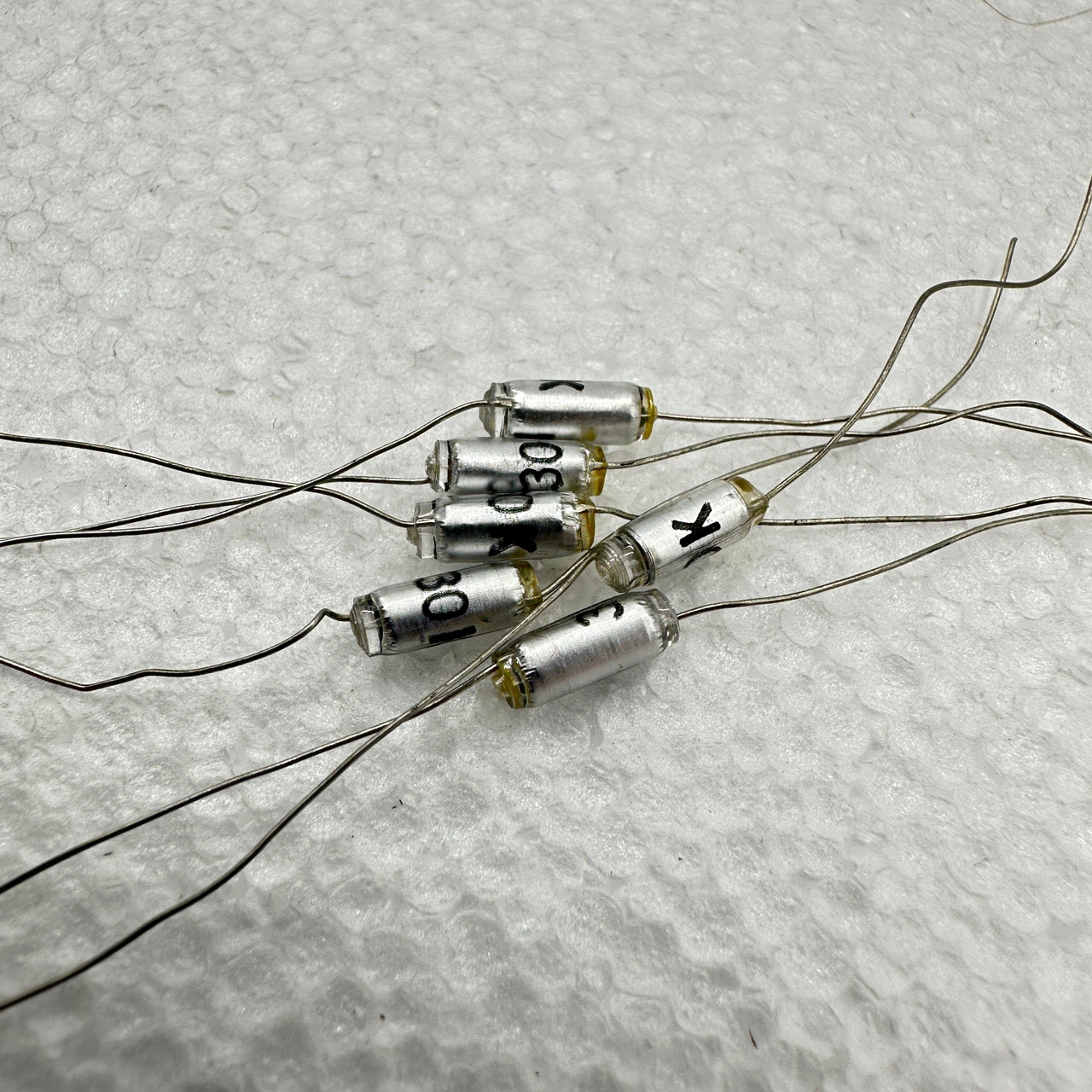 330pf Axial Polystyrene Capacitor 63V 10% .33nf - synthCube
