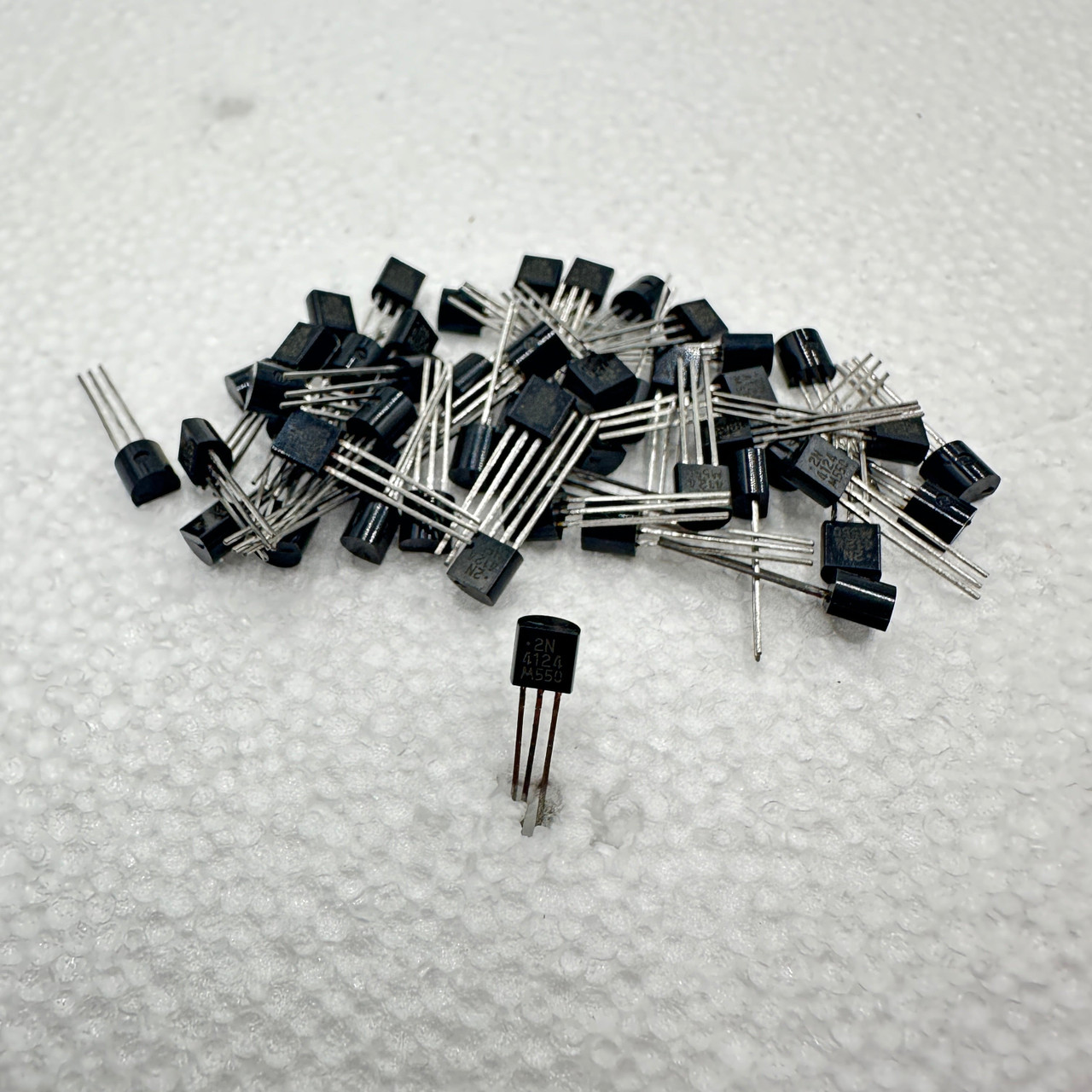 2N4124 Motorola NPN Amplifier Transistor TO-92
