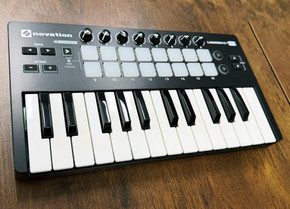 Novation Launchkey Mini MK2 25-key USB MIDI keyboard controller with 16 multi-color backlit drum pads and 8 knobs