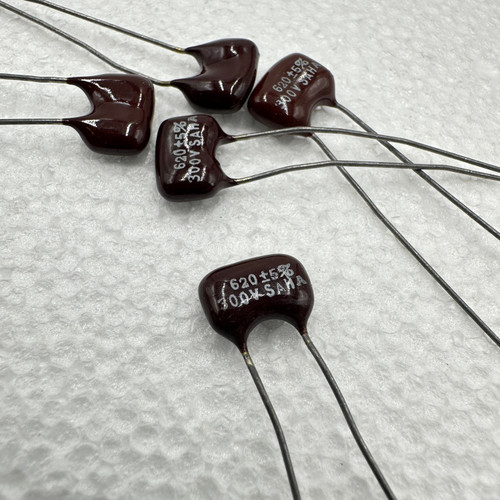 5 PACK 620pf 300v 5% Silver Mica Capacitors SAHA .62nf