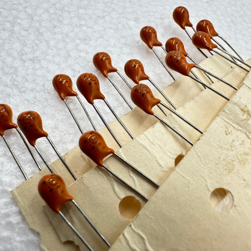 AVX 10uf 25v 10% Radial Tantalum Capacitor