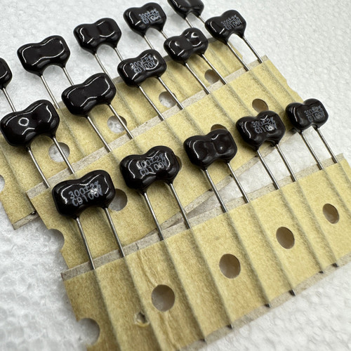 5 PACK 300pf 100v 2% Silver Mica Capacitors CD .3nf