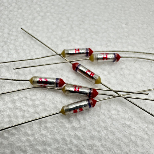 82pf Axial Polystyrene Capacitor 630V 3% .082nf