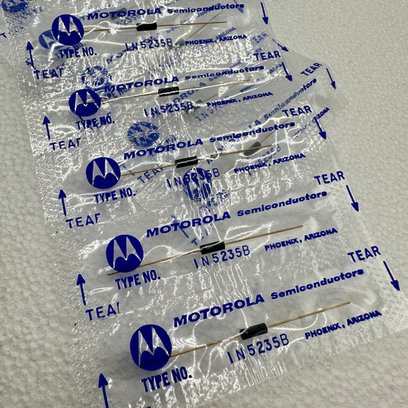 1N5235B 6.8V Zener Diode, Motorola