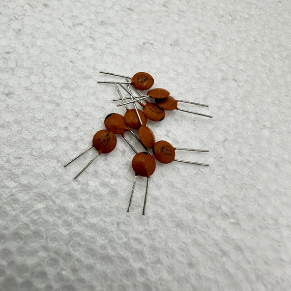 121pf 63v 10% Ceramic Capacitors, House .121nf