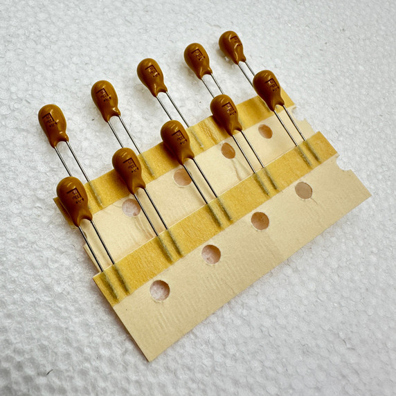 33uf 25v 10% Radial Tantalum Capacitor, Kemet